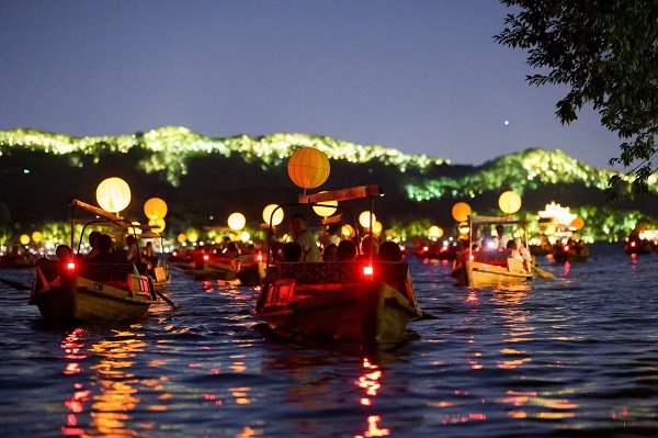 hangzhou welcomes 3.8 million tourists during mid-autumn festival