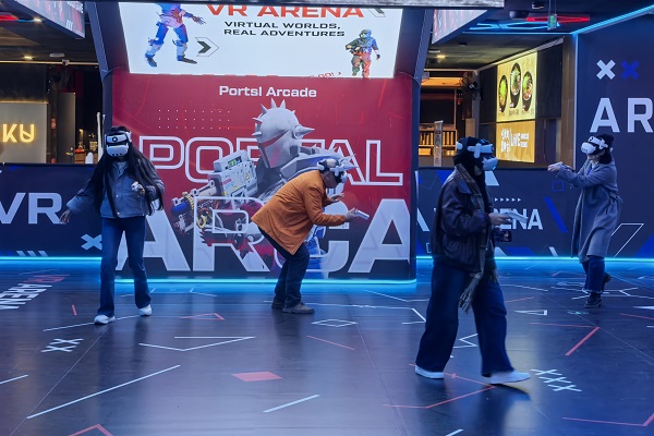 international content creators explore hangzhou's tech future